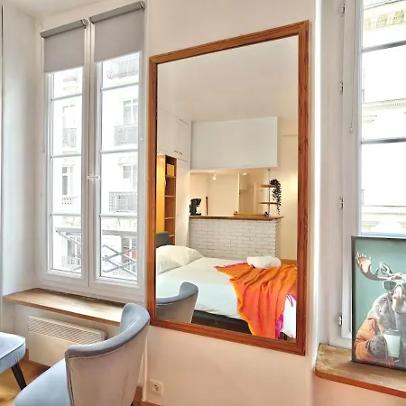 Апартаменты Stylish Opera Area For 2 Near Metro